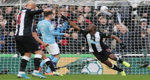 بهدف قاتل.. نيوكاسل يفرض التعادل على مانشستر سيتي في البريميرليج